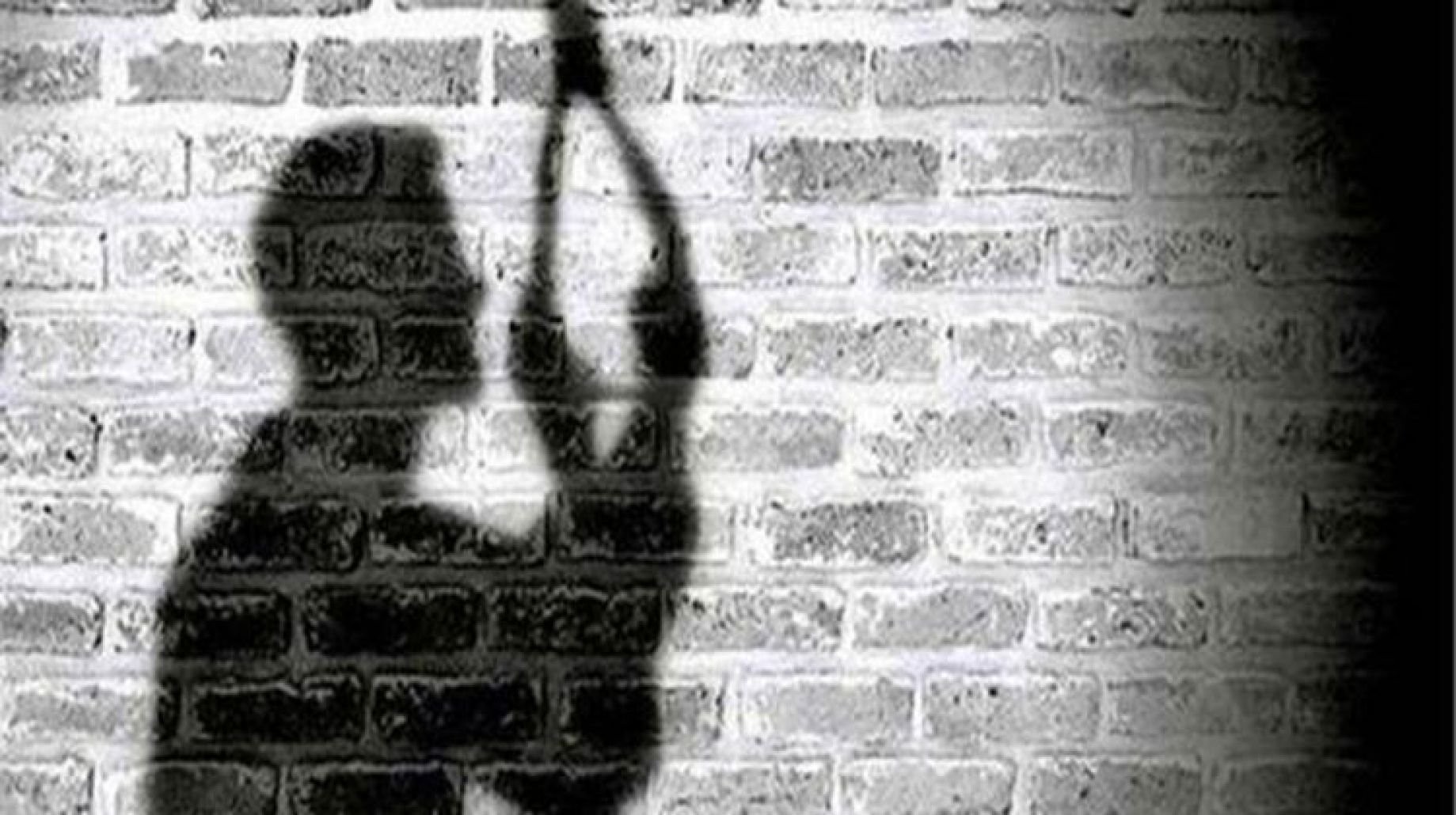   استنفار امني بعد العثور على شاب انهى حياته داخل منزله