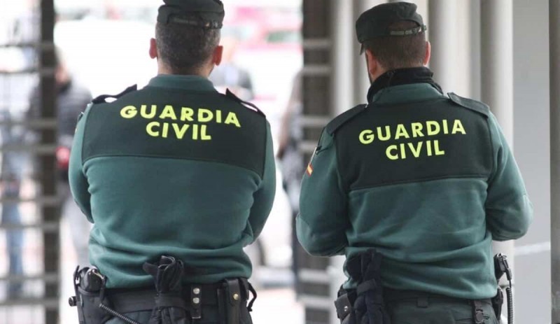 الأمن الإسباني يوقف شخصا إثر تهريبه لمهاجرين إلى أوروبا انطلاقا من المغرب الأمن الإسباني يوقف شخصا إثر تهريبه لمهاجرين إلى أوروبا انطلاقا من المغرب