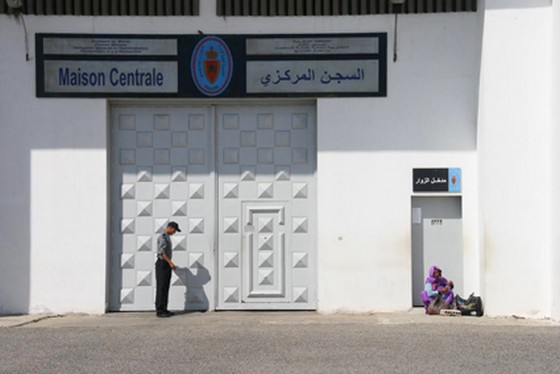 إطلاق سراح مهاجر مغربي بعد إيقافه بمطار الحسيمة لعلاقته بحراك الريف إطلاق سراح مهاجر مغربي بعد إيقافه بمطار الحسيمة لعلاقته بحراك الريف