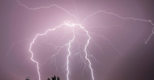 زخات رعدية محليا قوية وأمطار قوية يومي السبت والأحد بعدد من أقاليم المملكة زخات رعدية محليا قوية وأمطار قوية يومي السبت والأحد بعدد من أقاليم المملكة