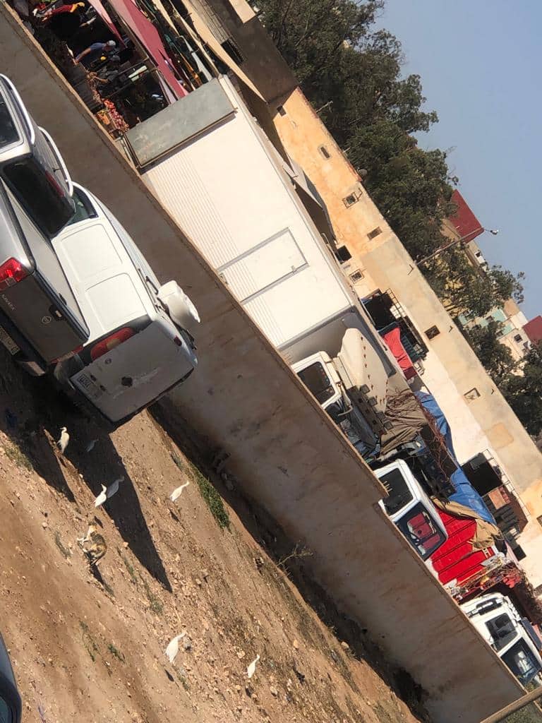 تلويث حي سكني في سلوان ببقايا ومخلفات الأسماك يثير استياء الساكنة