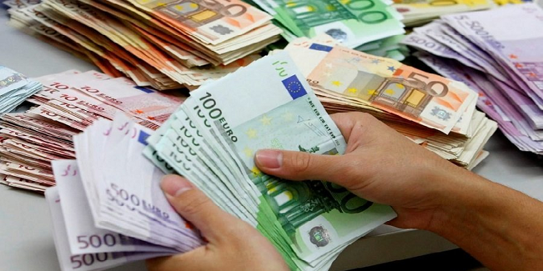 سخاء مغاربة المهجر.. توقعات بتحويل 100 مليار درهم خلال 2022