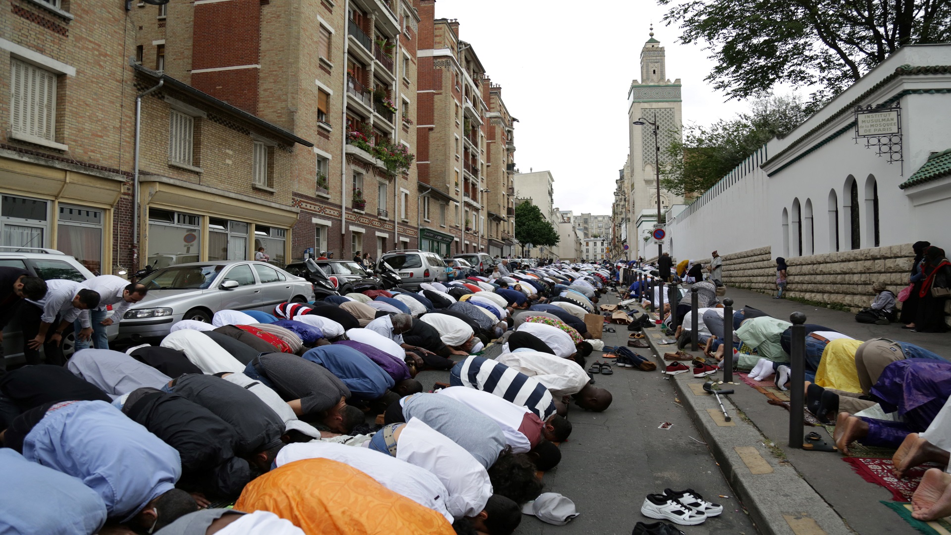 السلطات الفرنسية تغلق مسجدا بعد اتهامها إمامه بالتطرف