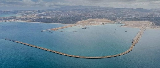 الانتهاء من بناء الحاجز الرئيسي للمركب المينائي الناظور غرب المتوسط