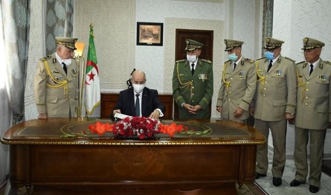 عبد الله بوصوف يكتب:  عندما يحتفل النظام العسكري الجزائري بهزائمه و إخفاقاته…! 