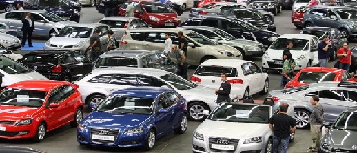 دخول المغاربة إلى مليلية يرفع نسبة بيع السيارات المستعملة