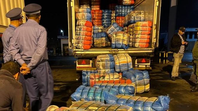 جمارك بني أنصار تحجز كمية من الملابس المستعملة المهربة من إسبانيا
