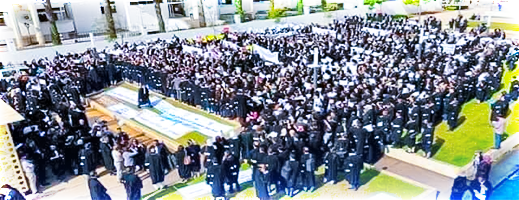 صور.. آلاف المحامين يحتجون أمام وزارة العدل مطالبين الوزير بالرحيل