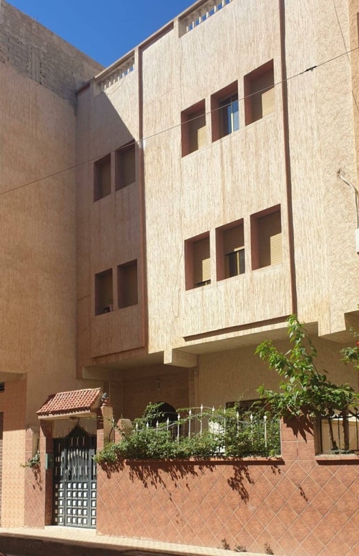 فرصة.. منزل محفظ بطابقين وواجهتين وسط الناظور بثمن مناسب
