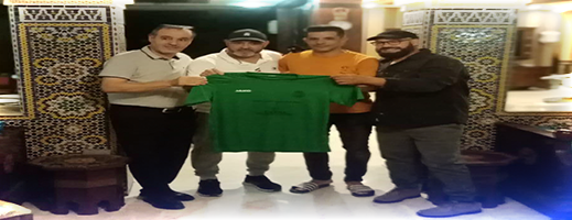 صور.. عبد الله الداودي يدعم فريق النجم الرياضي الناظور بأزياء ومعدات رياضية