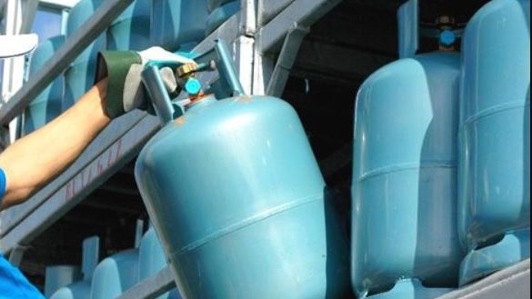 الحكومة تعتزم رفع دعم "البوطا" وتعويضه بمساعدات مالية للأسر المعوزة