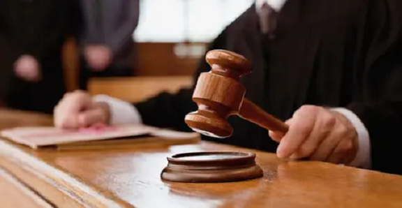 بعد شكاية من العامل.. الحبس النافذ لرئيس مجلس إقليمي