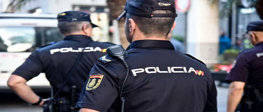 السجن والغرامة لشرطي اسباني ادعى أن مهاجر مغربي يغتصب امرأة