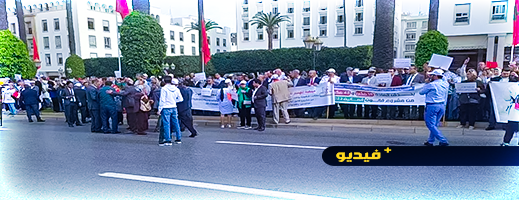 شاهدوا.. الضريبة تخرج الأطباء والصيادلة والممرضين والمحاسبين للاحتجاج