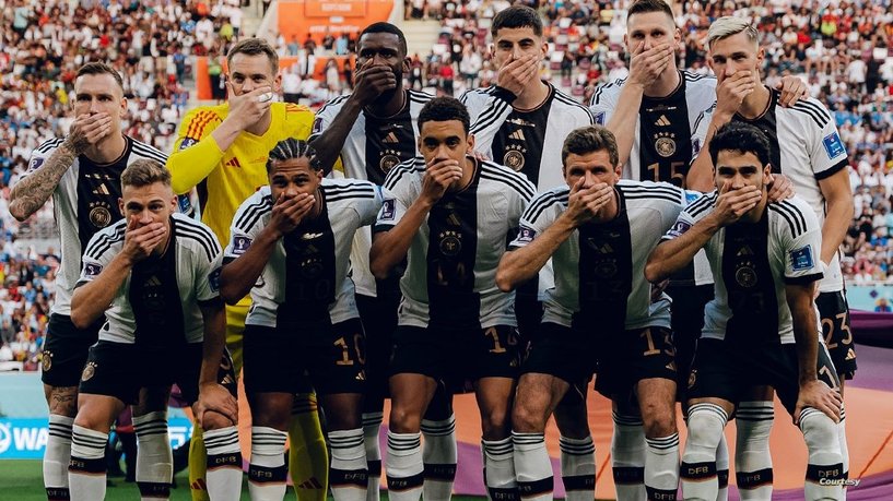 لاعبو ألمانيا يحتجون على عدم السماح لهم بارتداء شارات "المثلية" بتكميم أفواههم