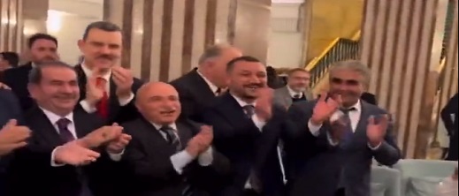 شاهدوا.. أردوغان يهنىء المغرب بالفوز واحتفالات في أروقة البرلمان التركي