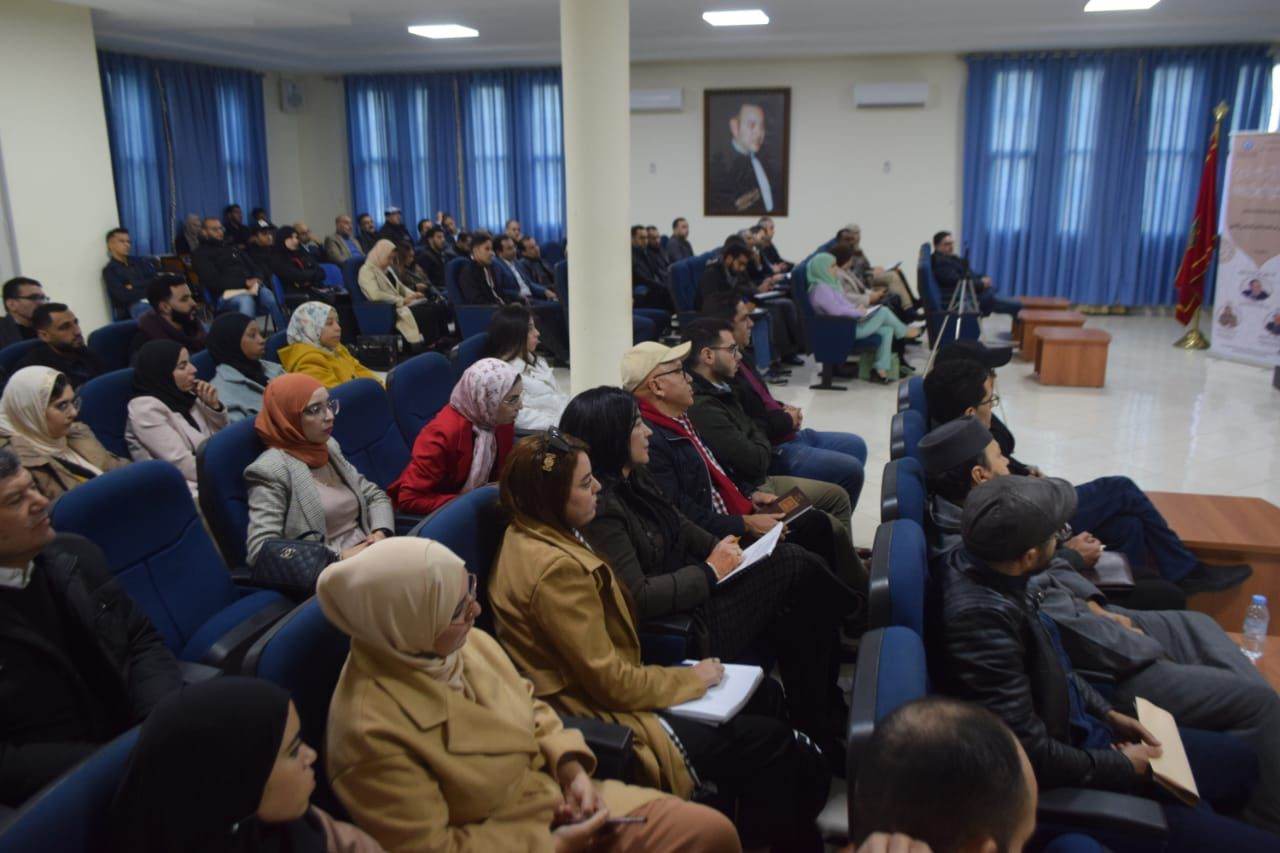 صور.. الدولة الإجتماعية من خلال مشروع قانون المالية محاضرة قيمة لماستر التدبير السياسي بكلية الناظور على شرف الفوج الخامس