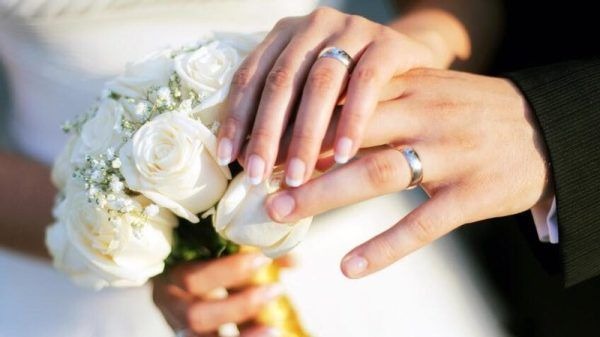 اعتقال أسرة مغربية متورطة في تكوين شبكة "للزواج الأبيض" بفرنسا