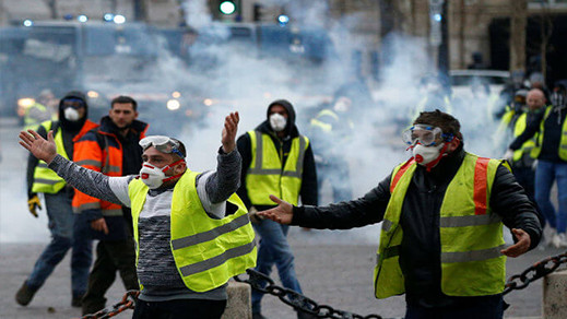 عودة أصحاب السترات الصفراء إلى شوارع فرنسا