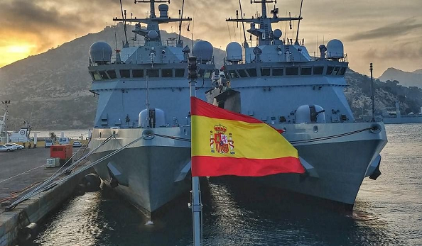 سترسو على بعد أمتار من الناظور.. اسبانيا ترسل سفينة حربية للمراقبة