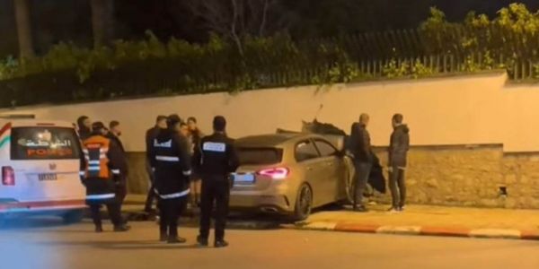 صورة.. اقتحام سيارة للقنصلية الإسبانية يثير استنفار الأمن