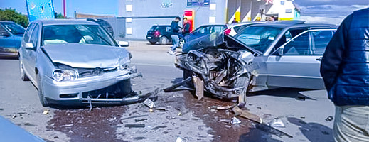 صور.. حادثة سير مروعة ببن طيب تسفر عن خسائر وترسل شخصين إلى المستشفى صور.. حادثة سير مروعة ببن طيب تسفر عن خسائر وترسل شخصين إلى المستشفى