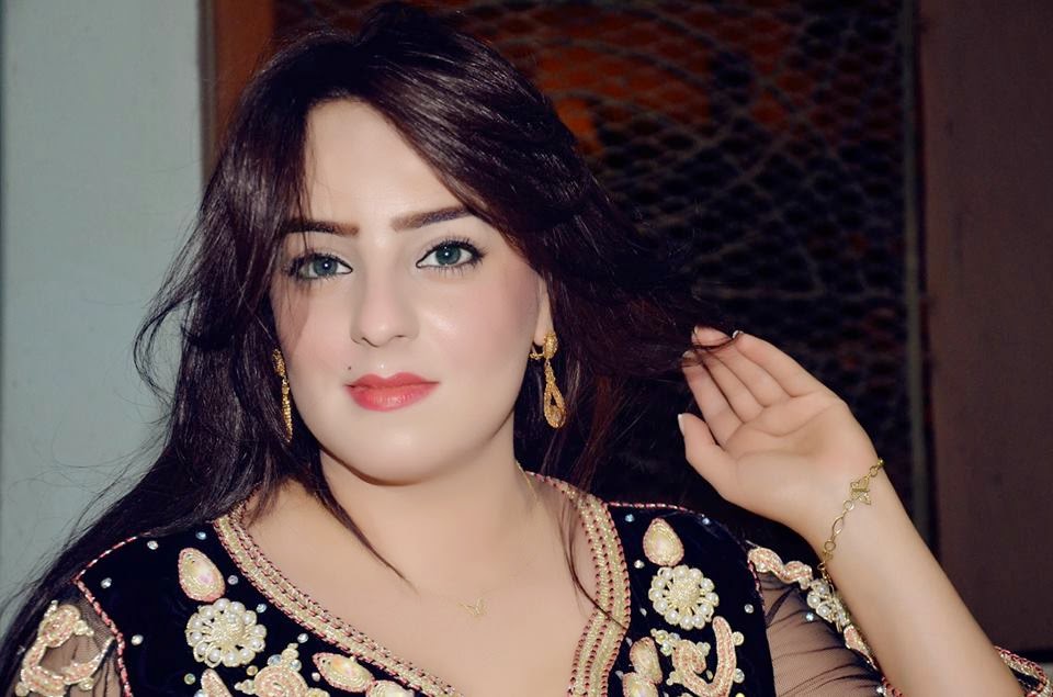 الموت يفجع المغنية المغربية نادية العروسي