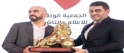 صور.. وزير الثقافة مهدي بن سعيد يكرم المدرب وليد الركراكي
