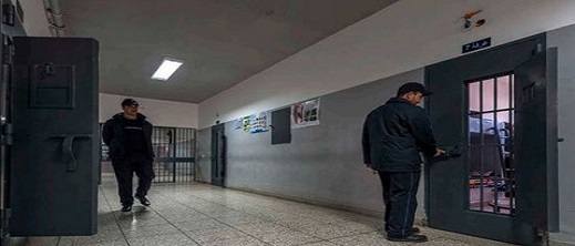 محكمة الحسيمة تقضي بحبس شاب اعتدى على والده بالسلاح