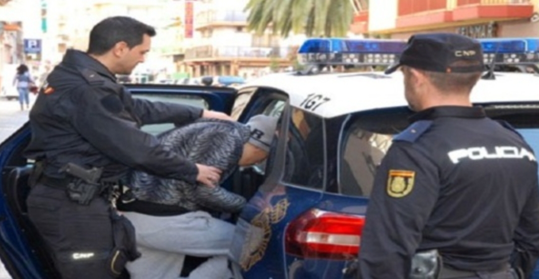 إسبانيا تطرد مهاجرا مغربيا بسبب مبايعته لداعش
