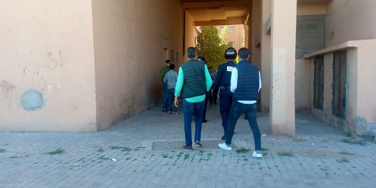 فيديو.. مفتش شرطة يطلق الرصاص على "مقدم" و"مخزني" فيديو.. مفتش شرطة يطلق الرصاص على "مقدم" و"مخزني"