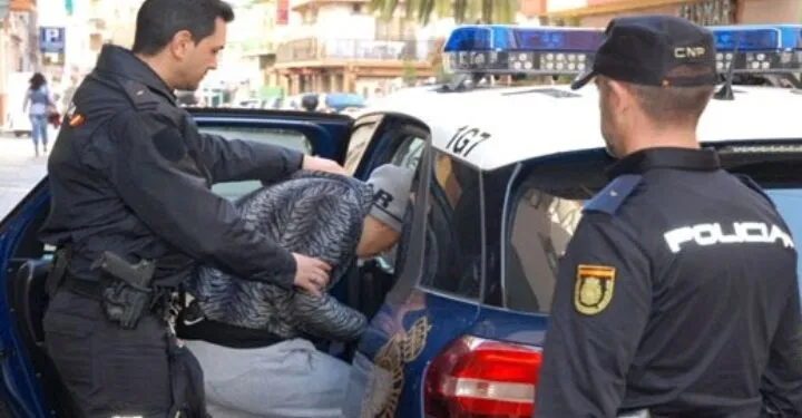 القضاء الإسباني يسلم زعيم عصابة للتهجير السري للمغرب