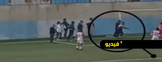 فيديو لأغرب طرائف كرة القدم الجزائرية.. مشجع يسجل والحكم يحتسبه فيديو لأغرب طرائف كرة القدم الجزائرية.. مشجع يسجل والحكم يحتسبه