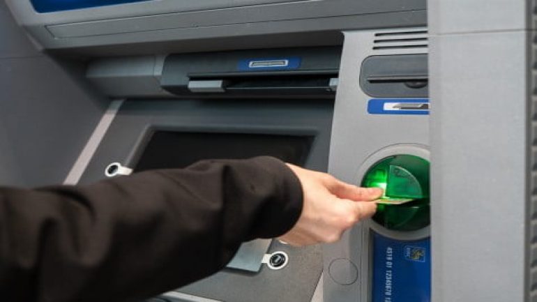 على غرار الإدارات العمومية.. الأبناك تقرر يوم الإثنين عطلة استثنائية على غرار الإدارات العمومية.. الأبناك تقرر يوم الإثنين عطلة استثنائية