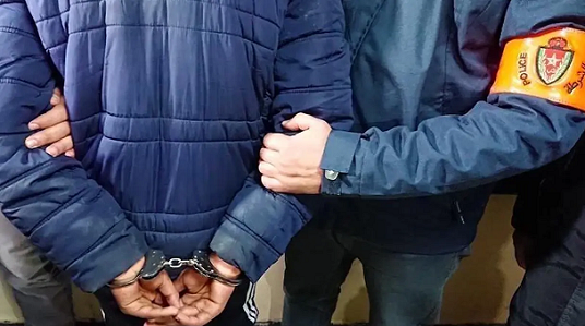 اعتقال مواطن ذو جنسية فرنسية في قضية اقتحام منزل واحتجاز سيدة والإعتداء عليها اعتقال مواطن ذو جنسية فرنسية في قضية اقتحام منزل واحتجاز سيدة والإعتداء عليها