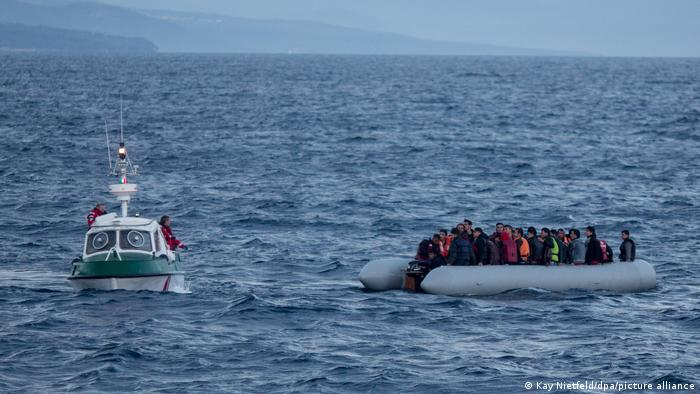 اعتقال مهربين جزائريين في أوروبا بسبب إلقاء مهاجرين مغاربة في البحر