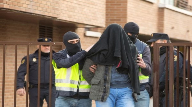 إسبانيا تشرع في إجراءات ترحيل متهم مغربي ضمن خلية "كامبريلس"