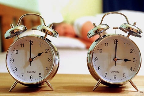 الساعة تربك المغاربة من جديد.. ومساجد ترفع آذان الفجر قبل التوقيت الرسمي الساعة تربك المغاربة من جديد.. ومساجد ترفع آذان الفجر قبل التوقيت الرسمي