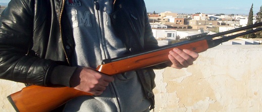 بسبب الإرث.. شقيقين يطلقان النار على ابن عمهم بسبب الإرث.. شقيقين يطلقان النار على ابن عمهم