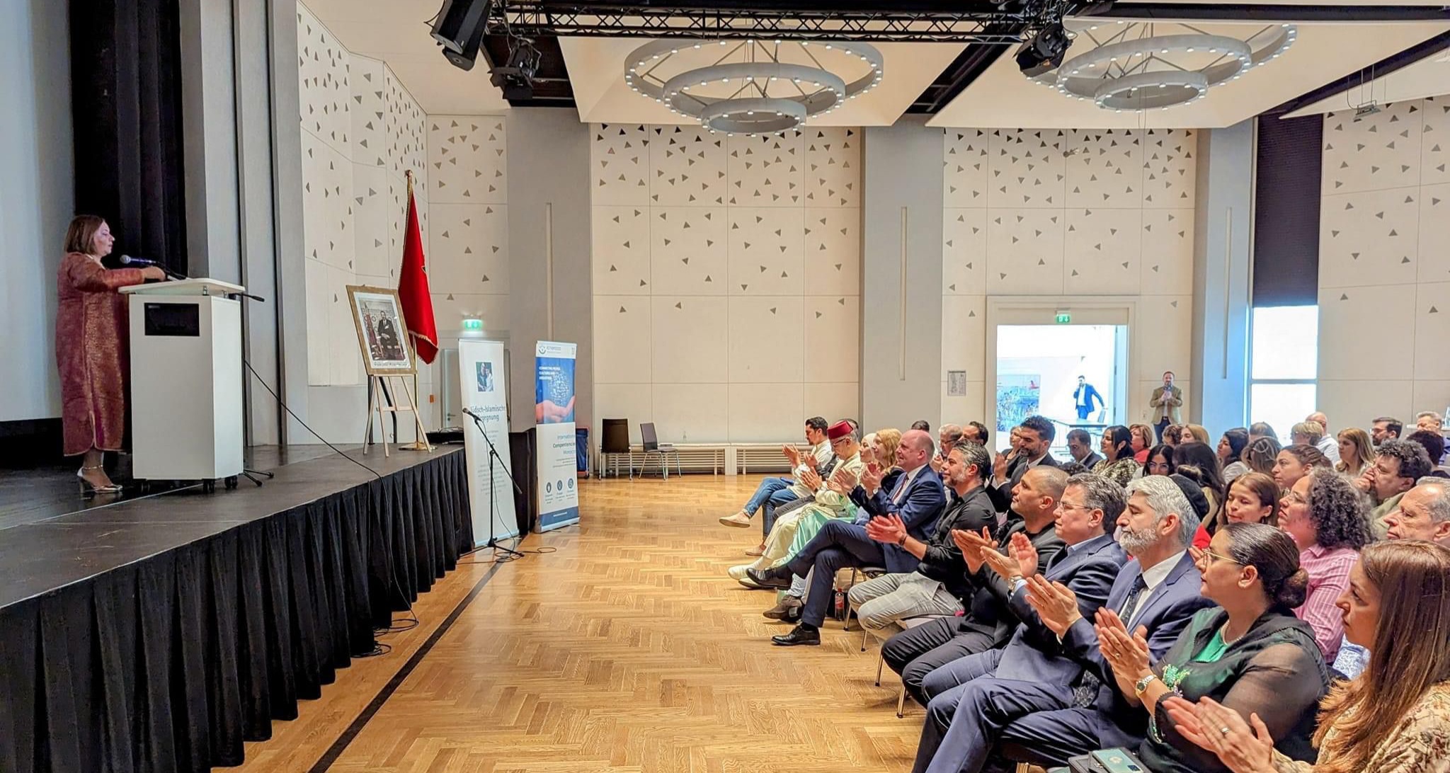 الجالية اليهودية المغربية بألمانيا في ضيافة أطر مغربية الجالية اليهودية المغربية بألمانيا في ضيافة أطر مغربية
