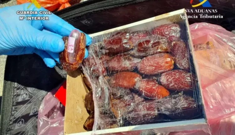 اعتقال مغربي حاول إدخال كمية من الحشيش إلى إسبانيا داخل حبات التمر اعتقال مغربي حاول إدخال كمية من الحشيش إلى إسبانيا داخل حبات التمر