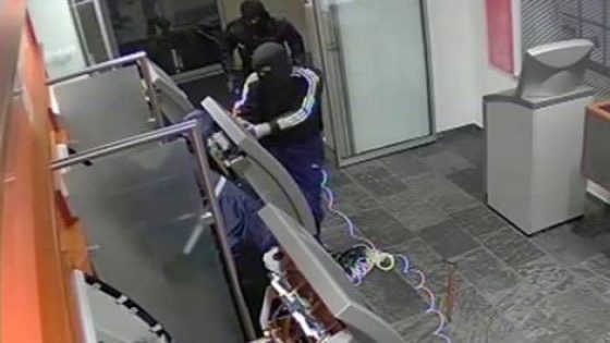السلطات الهولندية توقف 5 مغاربة فجروا 22 صراف آلي وسرقوا مليون أورو