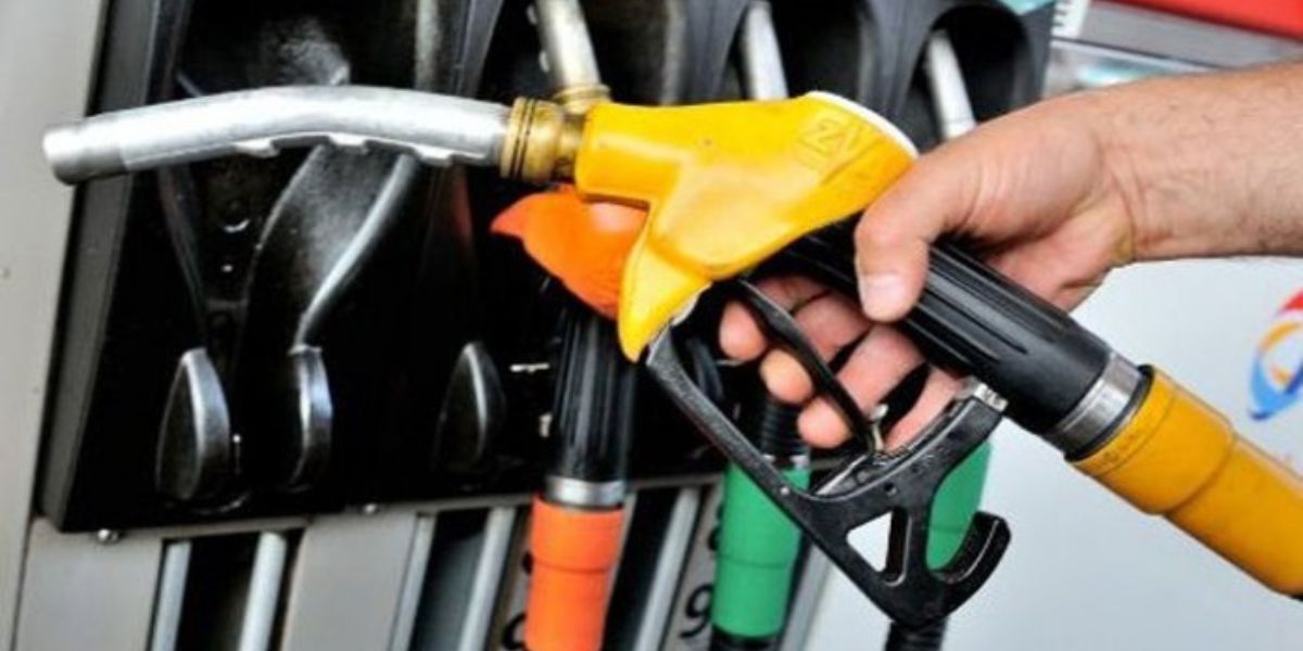 غضب مهنيي النقل جراء ارتفاع أسعار المحروقات وغياب الدعم