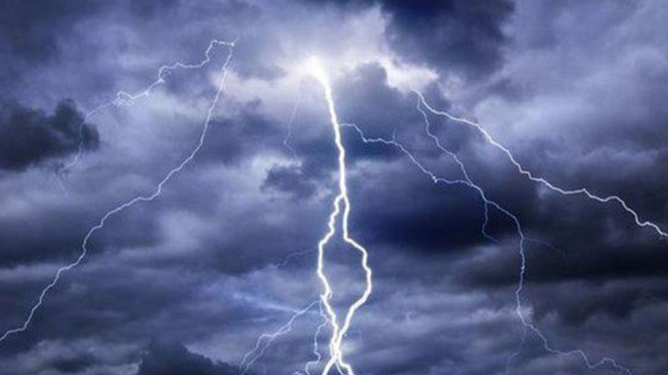عاصفة مصحوبة بأمطار غزيرة تضرب إسبانيا عاصفة مصحوبة بأمطار غزيرة تضرب إسبانيا