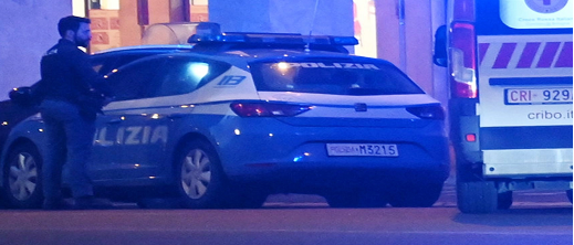 إيقاف 3 مهاجرين مغاربة متهمين بسرقة أحد المشاهير