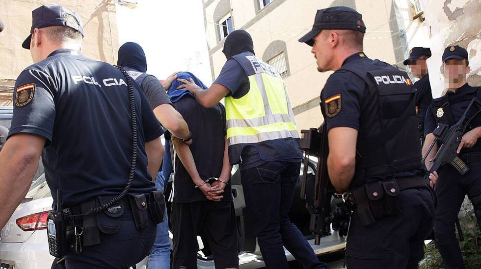 السلطات الإسبانية تفشل محاولة تهريب 15 سيارة مسروقة إلى المغرب