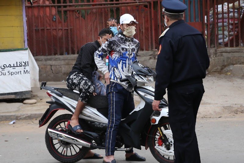 يشتبه في سرقتهم دراجات نارية.. اعتقال 4 أشخاص على يد أمن زايو