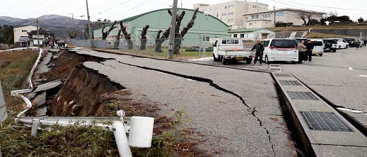 زلزال كبير يضرب اليابان: تسونامي يهدد المناطق الساحلية