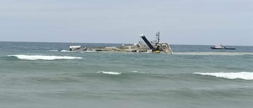 غرق سفينة مشروع تحلية مياه البحر في الجزائر