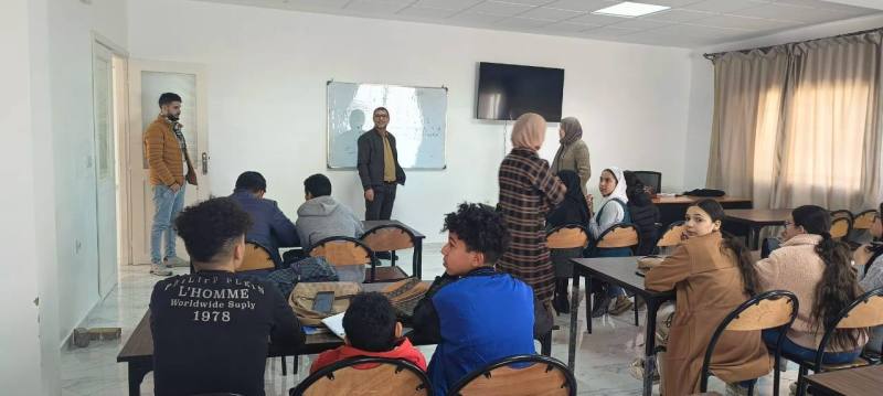 جمعية الحي العمالي ودار الشباب أزغنغان تطلقان برنامج تعلم الإنجليزية